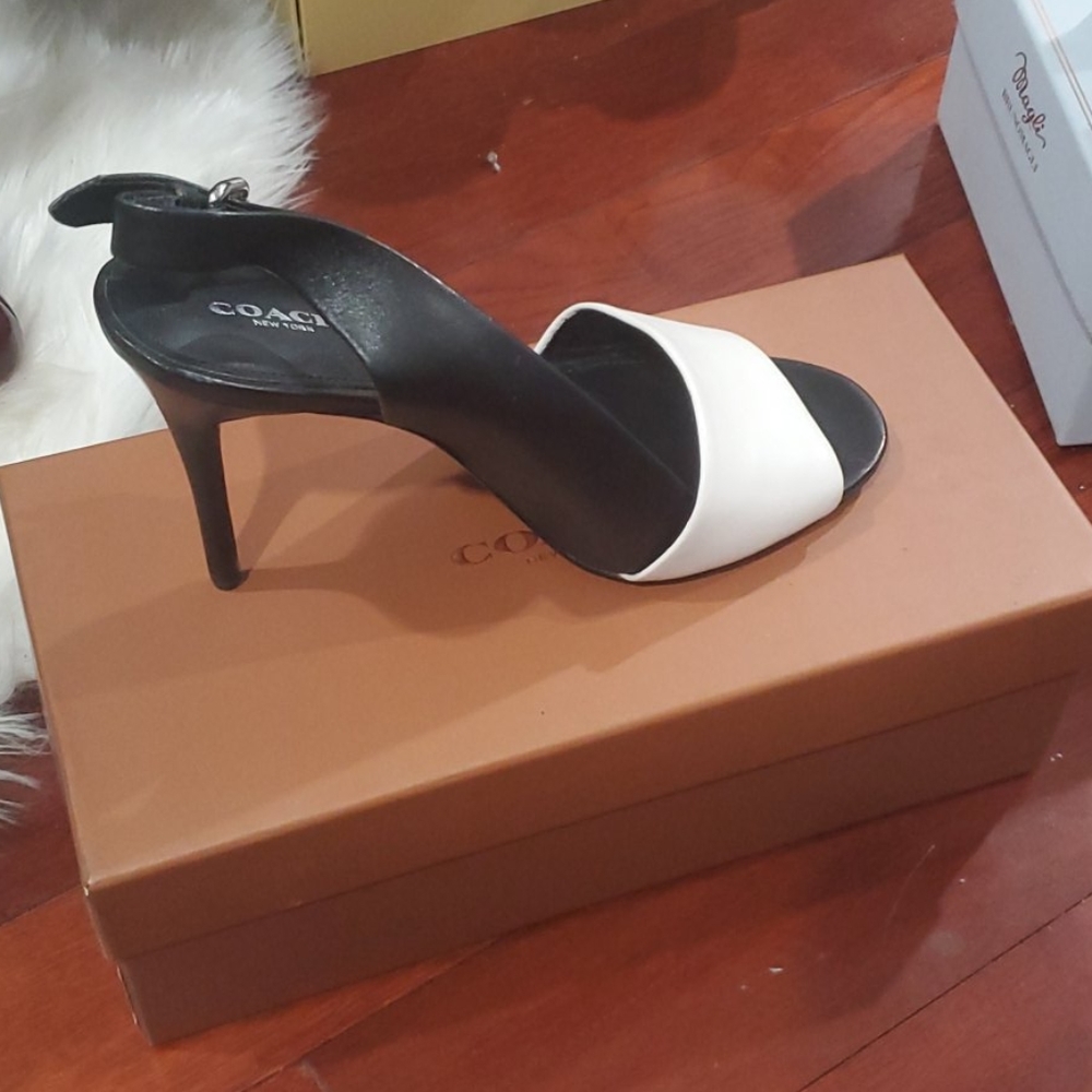 Shoes - Picture 3 of 4
